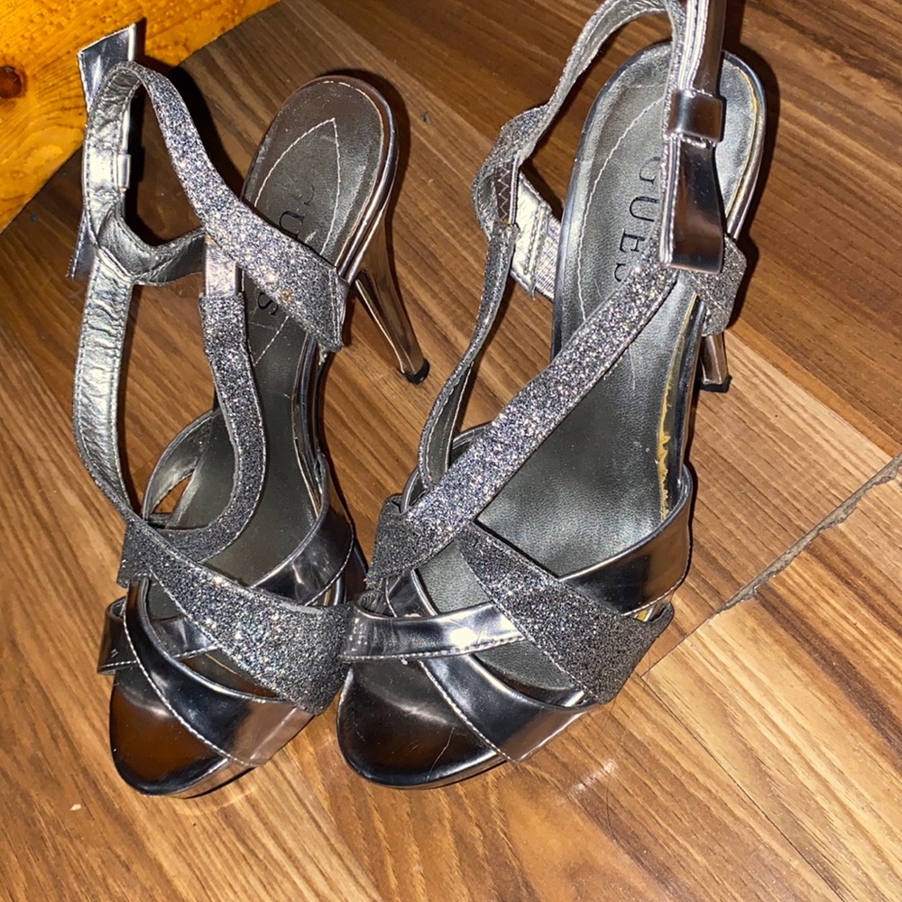 Size 6 used women’s guess heel